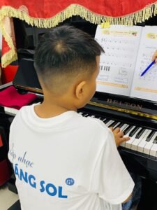 Học đàn piano