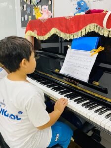 Học piano
