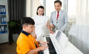 Lợi ích của việc học đàn piano đối với trẻ em